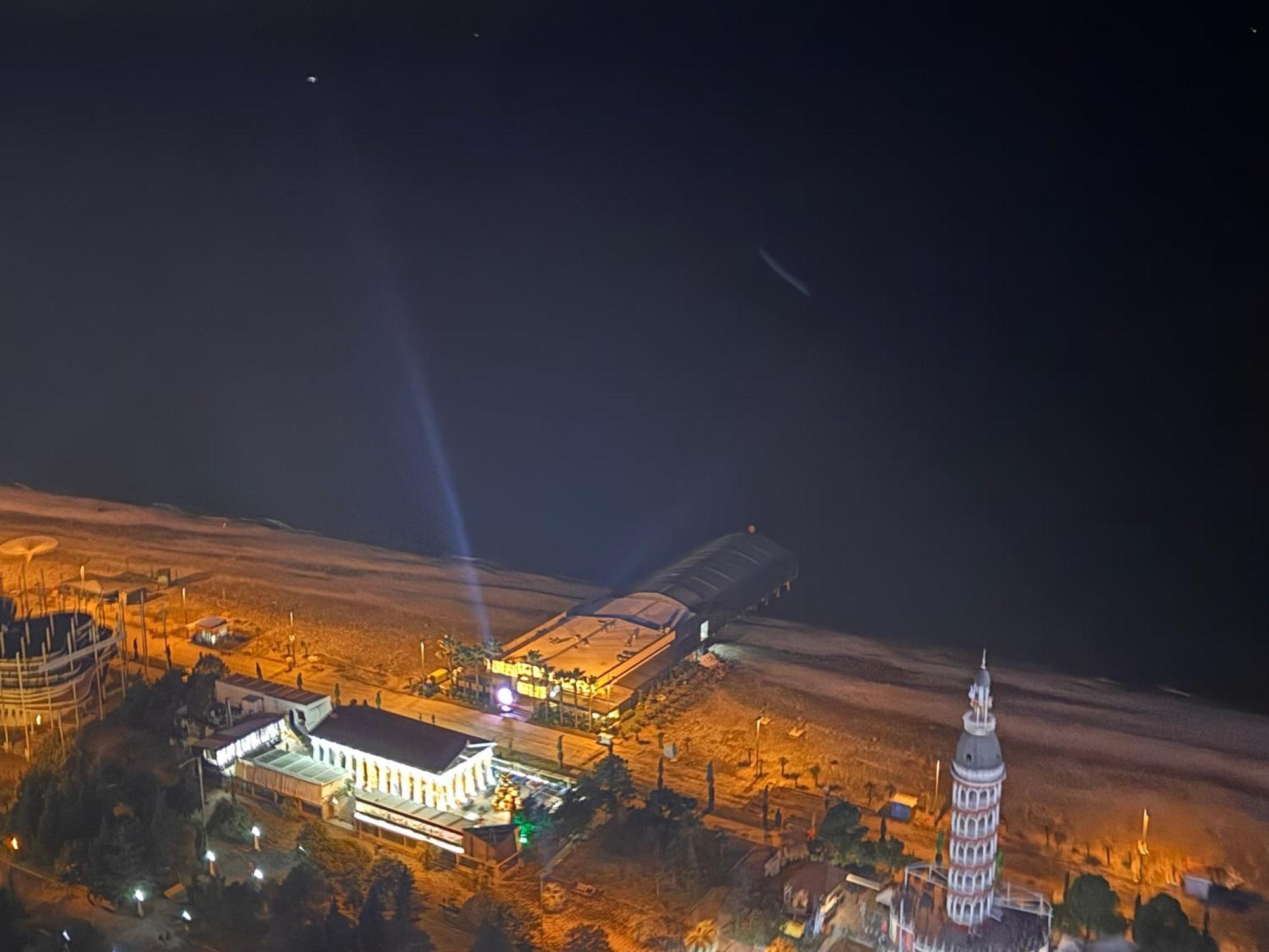 バトゥーミOrbi City Panoramaアパートメント エクステリア 写真